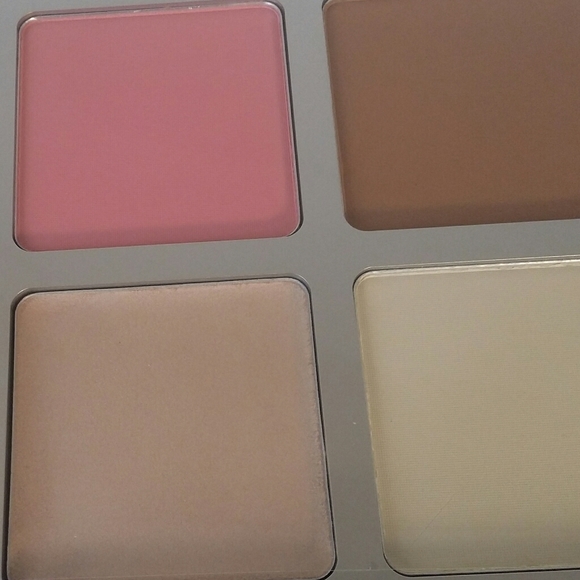 It Cosmetics Award Winning Must Haves Palette - Picture 5 of 5
